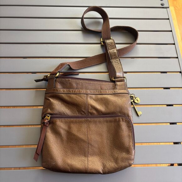 Fossil Crossbody Bag Purse Brown Leather Key Clip inner Pockets Adjustable Strap - Picture 3 of 7